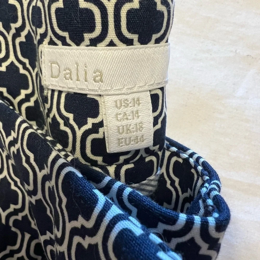 Dalia Size 14 Navy White quatrefoil capri cropped pants EUC - Picture 3 of 3